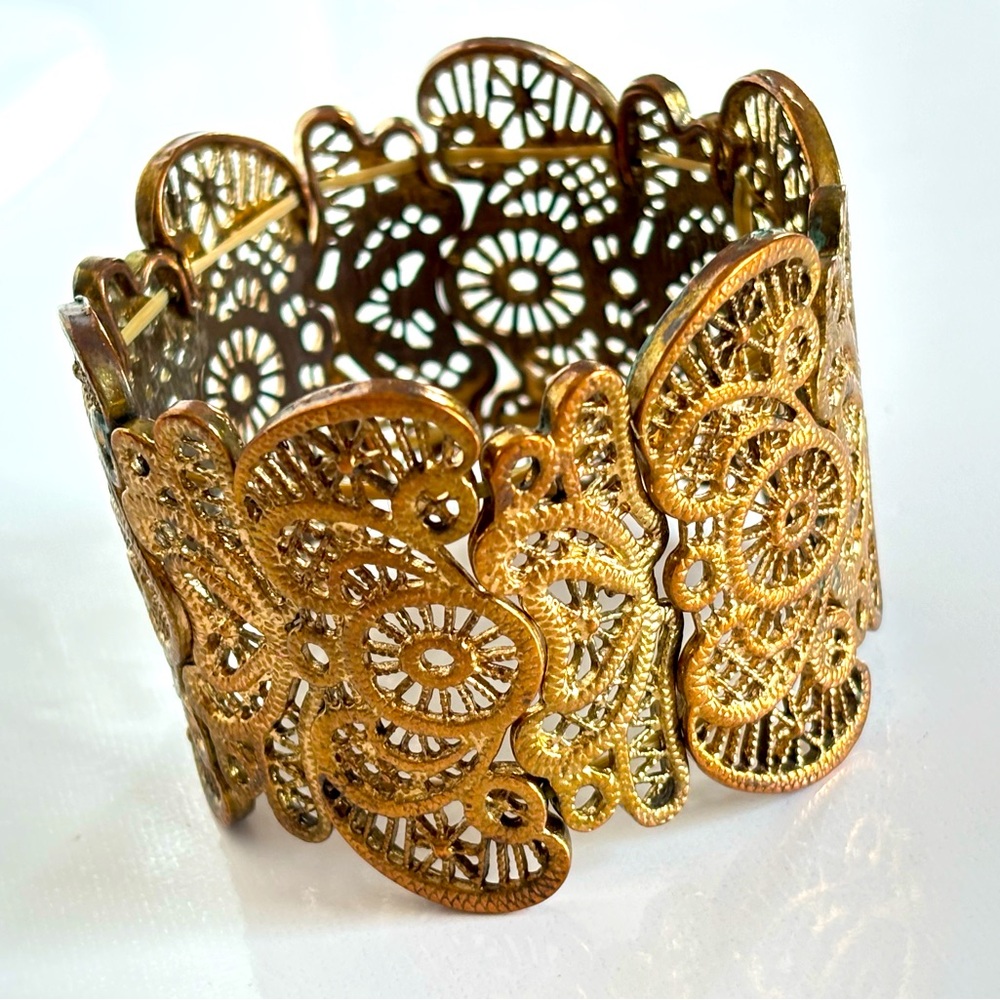 💥FREE💥 Vintage Chantilly Lace stretch  Bracelet